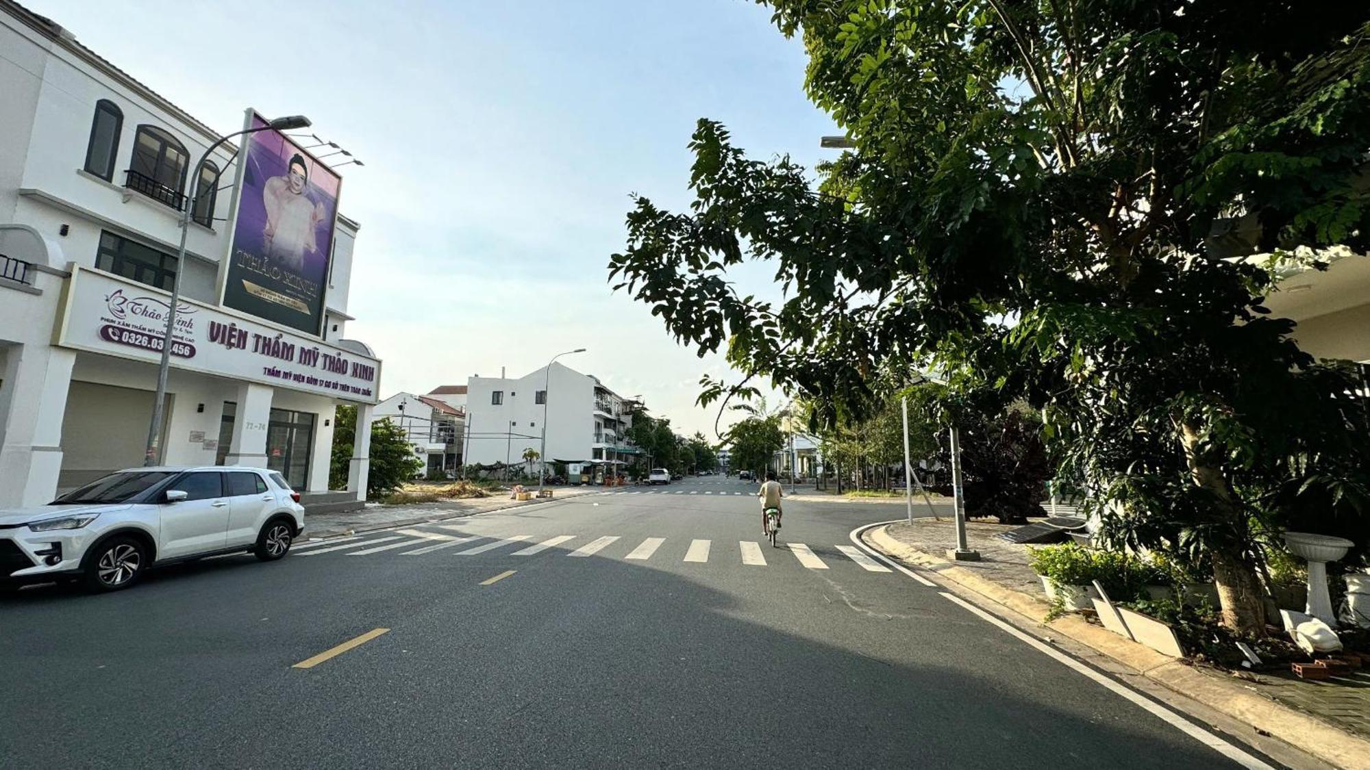 La Homestay Long Xuyên Екстериор снимка